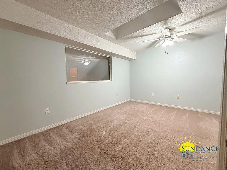 946 Ashley Ln #B — Photo 15