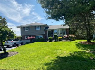 36 Verbena Dr, Commack, NY 11725