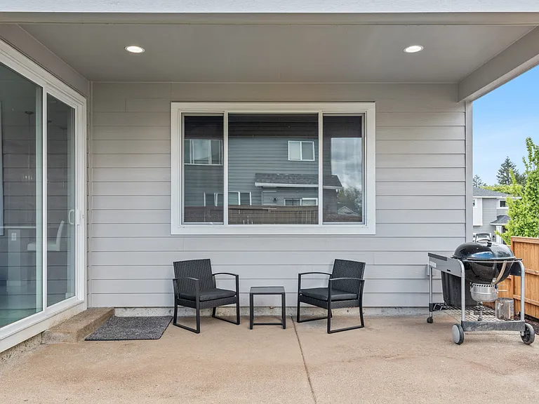 9704 SW 173rd Ave — Photo 3