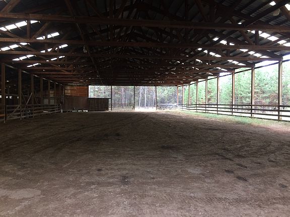 Riding arena