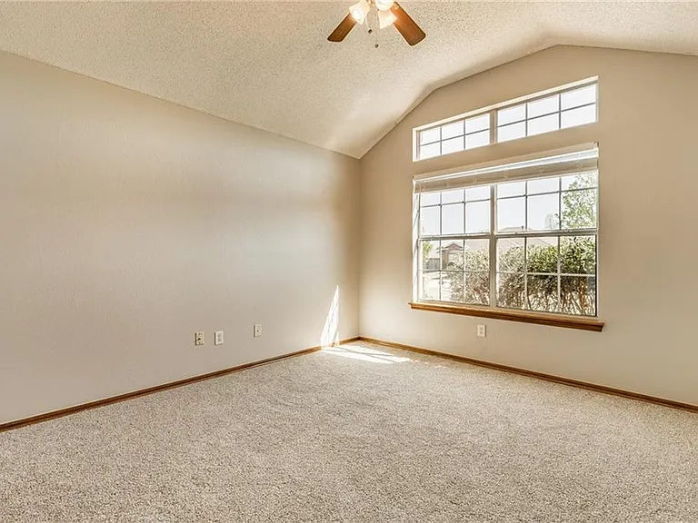 8901 NW 85th Pl — Photo 7