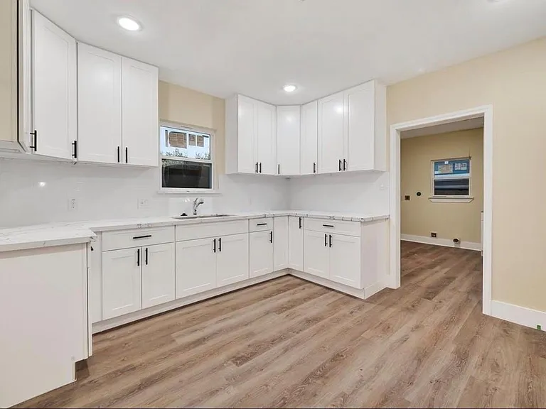 2725 Avenue F — Photo 6