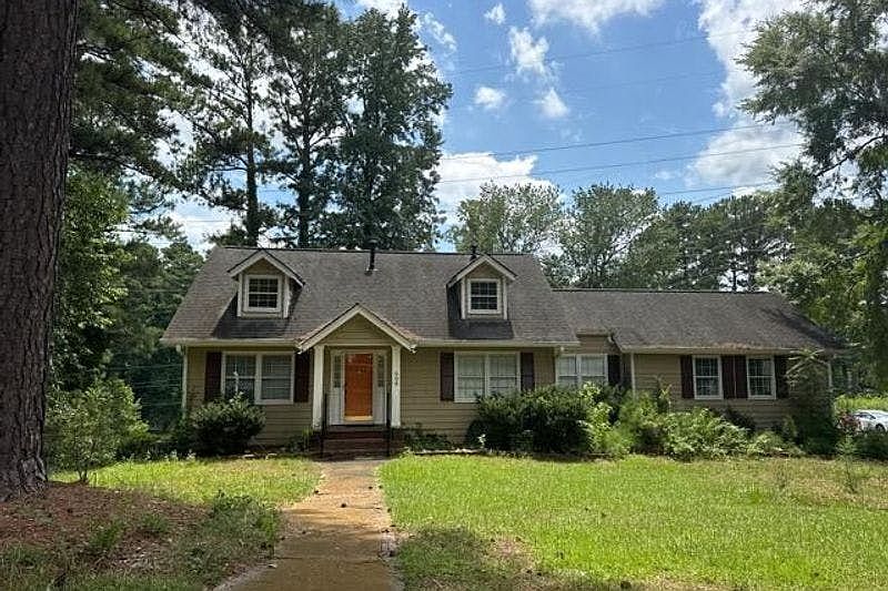 1st image of 608 Holt Rd NE