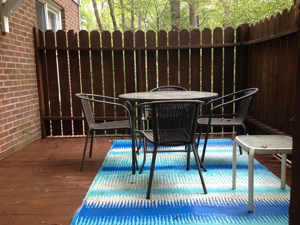 private patio (2nd floor)