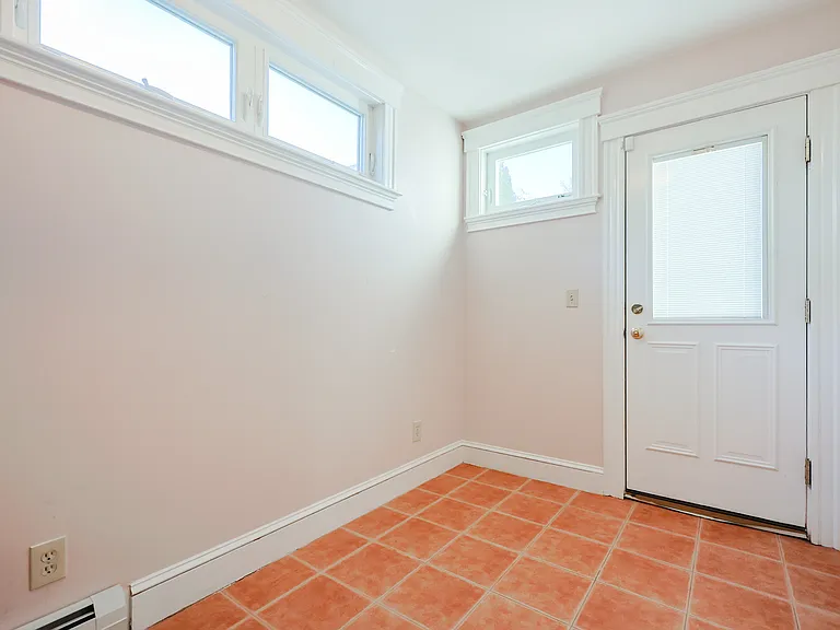 52-54 Clarence St #1 — Photo 47