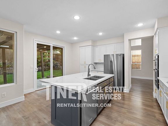 3rd image of 3205 Corniche Ln