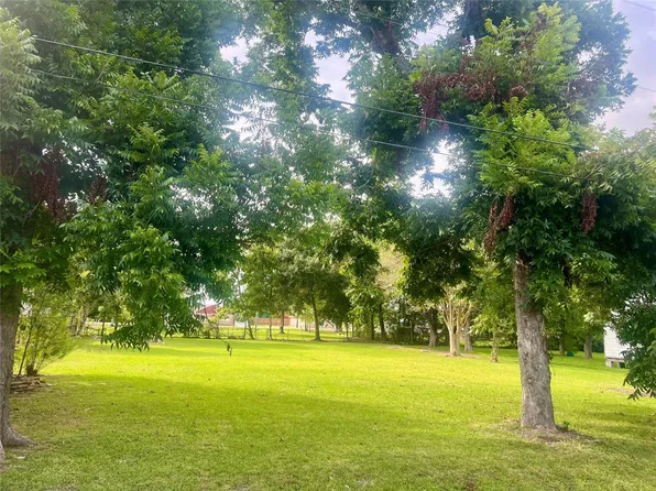 909 Cedar Dr, La Marque, TX 77568