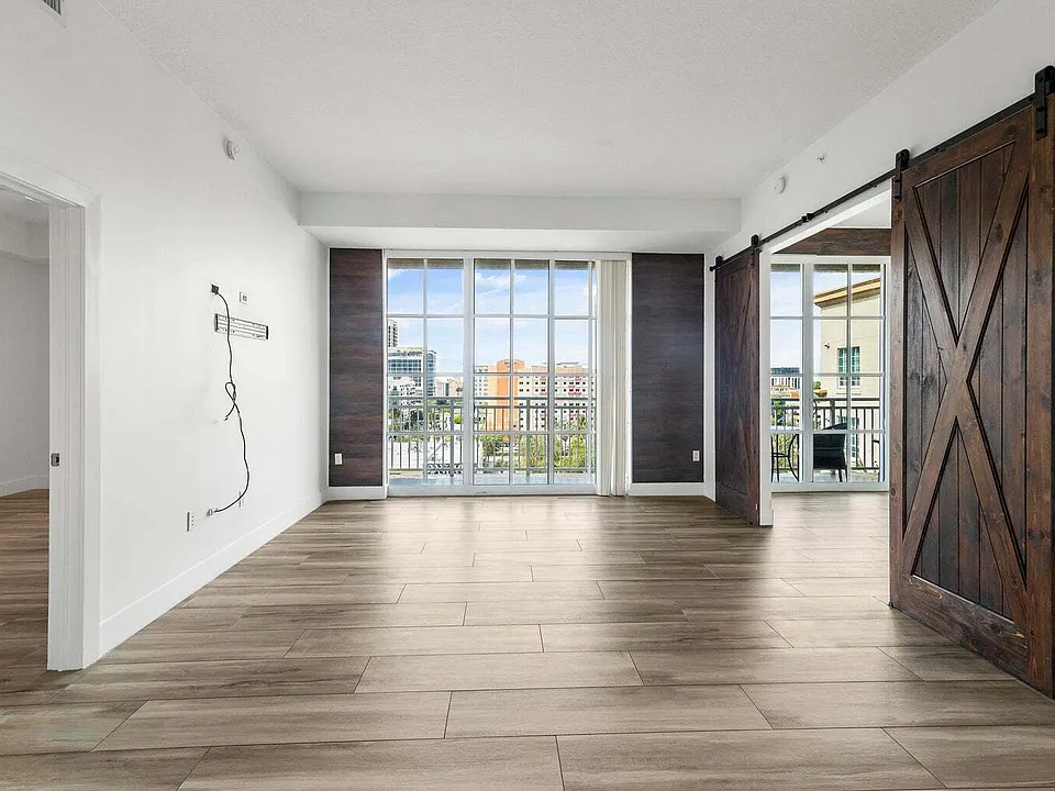 410 Evernia St #807-1-1