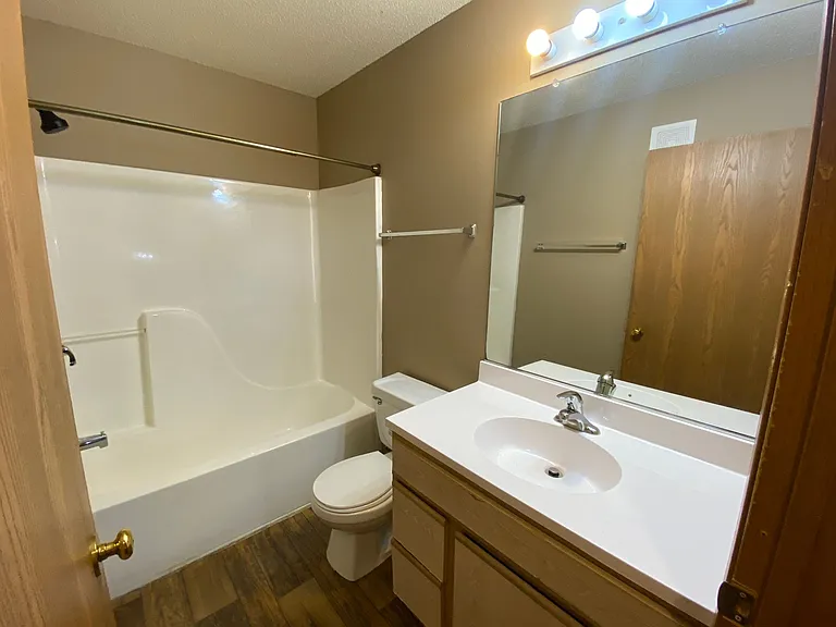 Quail Hollow Townhomes — Photo 8