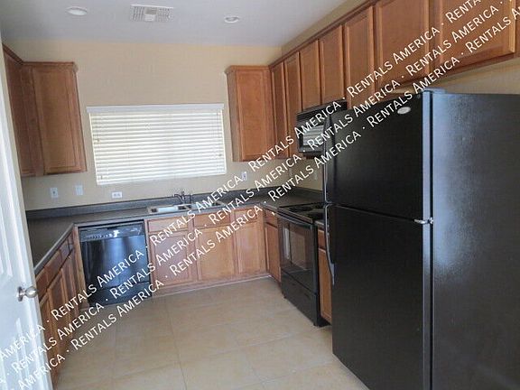4th image of 1281 E Clifton Ave