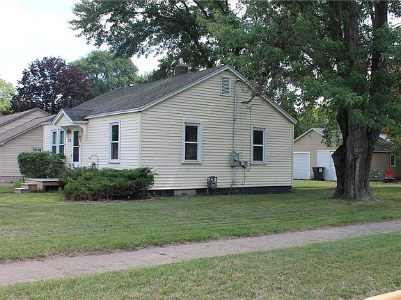 3rd image of 614 20th Ave W