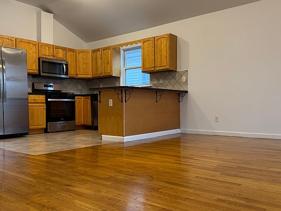 5th image of 192 Randolph Ave #1