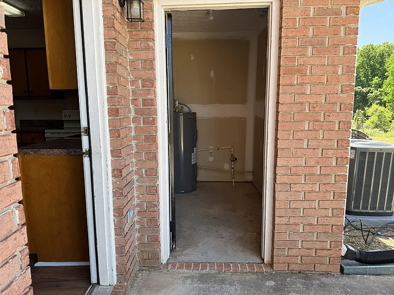 Cresthill Townhomes — Photo 9