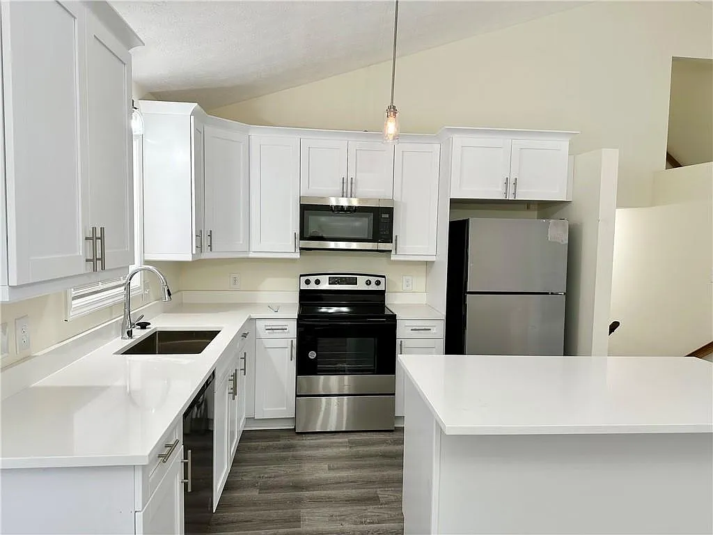 3 bed, 2.5 bath, 1778 sqft, $2,150 — Photo 4