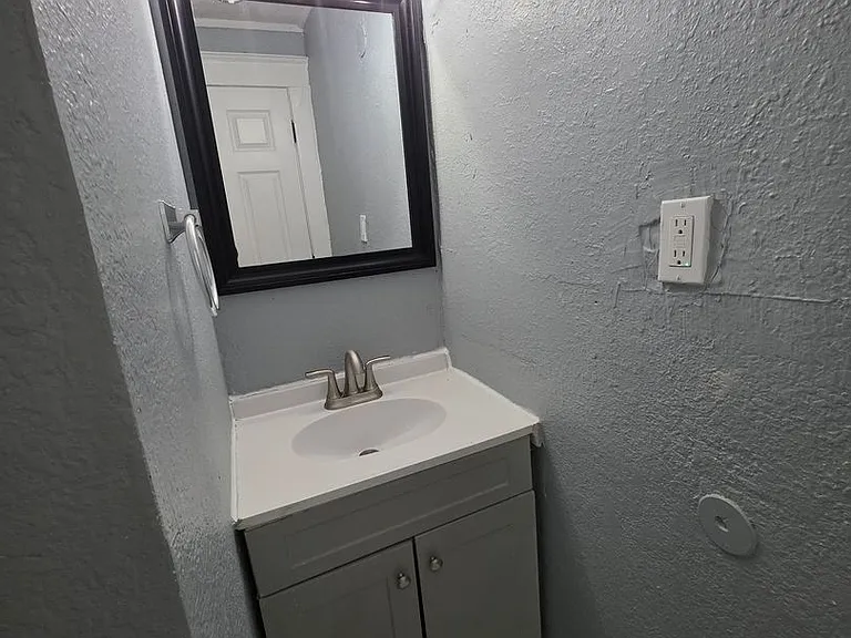 2534 Norton Ave — Photo 15