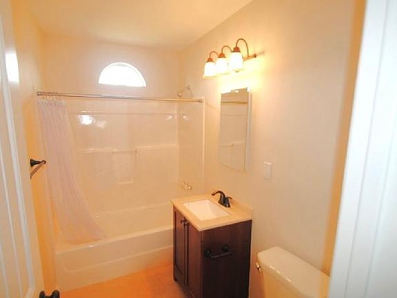 4th image of 16752 E Cypress St