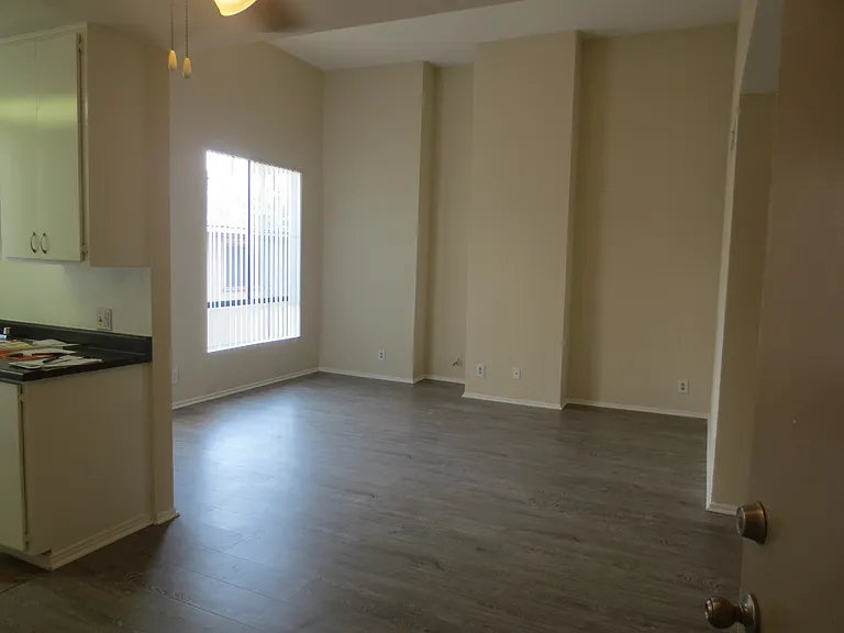 1833 N Kingsley Dr #5 — Photo 8