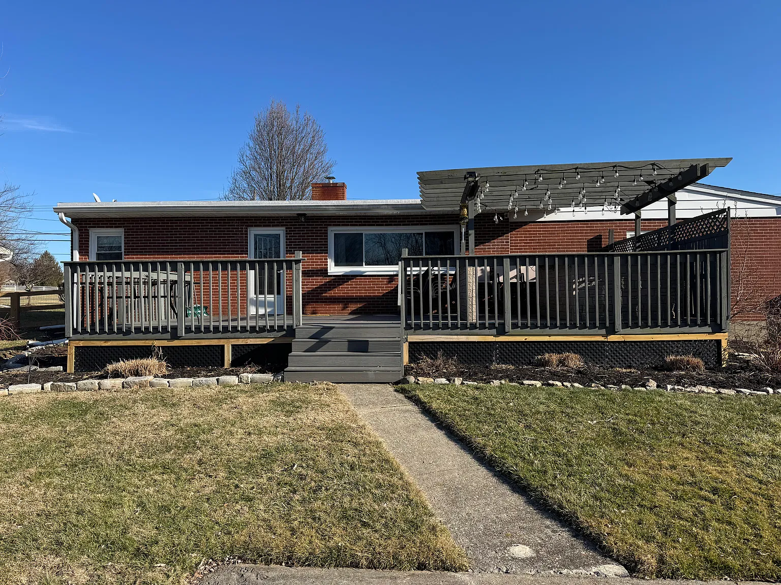 3 bed, 1584 sqft, $2,100 — Photo 3