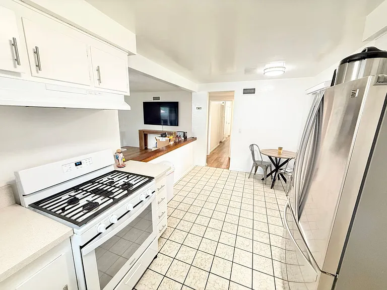 Student Housing Near CSUF | Private & Shared Rooms Available — Photo 16