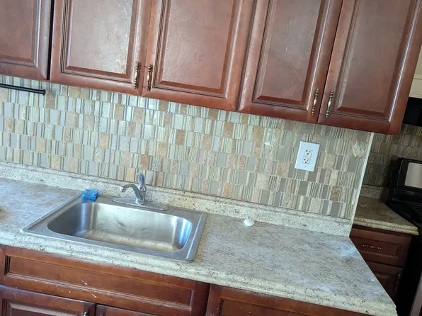 98 Van Nostrand Avenue image 5 of 6