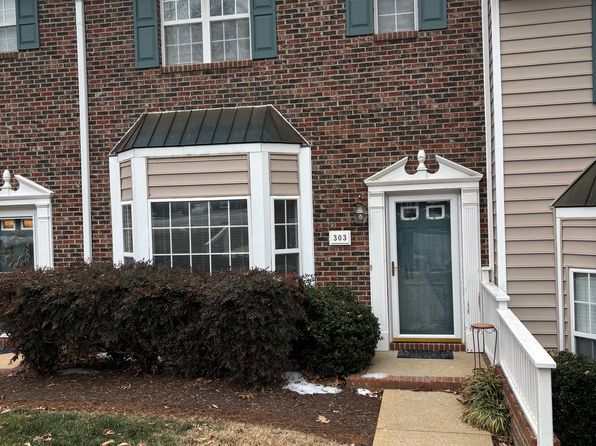 303 Silverberry Ct #303