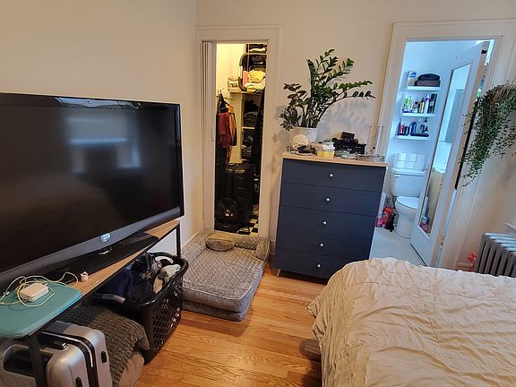 3rd image of 4117 N Wolcott Ave APT 3