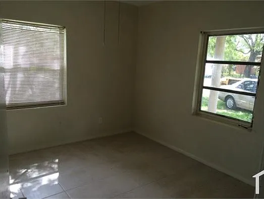 1429 NW 3rd Ct — Photo 8