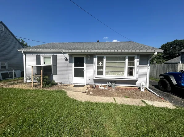 127 Holland Ct, Creve Coeur, IL 61610