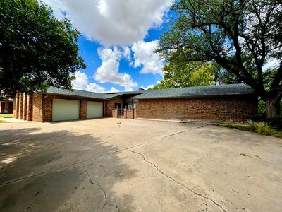 215 Lometa Dr, Plainview, TX, 79072