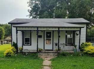 306 S 4th St, Iola, KS 66749