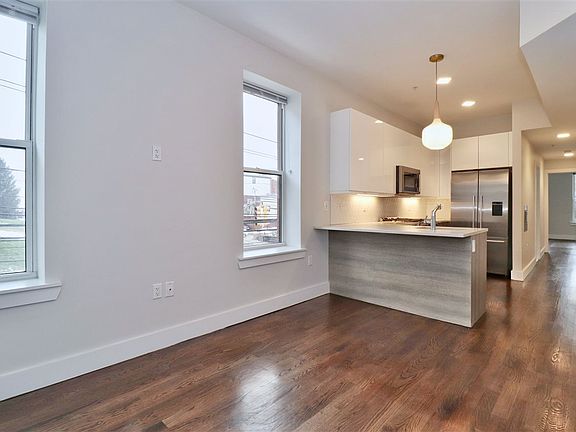 3rd image of 267 Baldwin Ave Unit 202