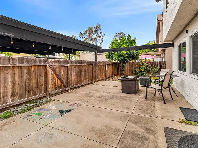 10618 Esmeraldas Dr — Photo 26