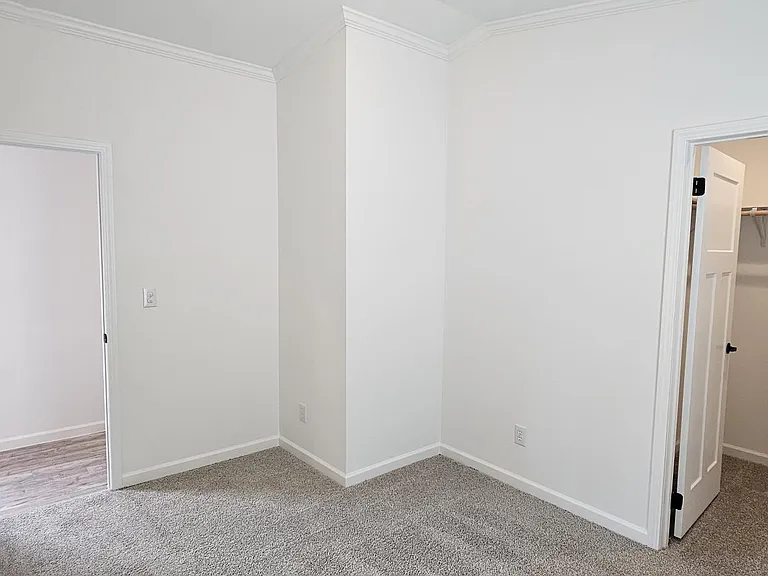 741 Hollow Ln — Photo 9