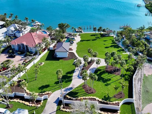 684 Freeling Dr, Sarasota, FL 34242