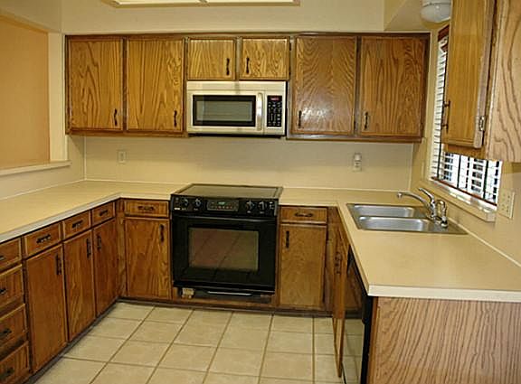 4th image of 549 Hunters Glen St