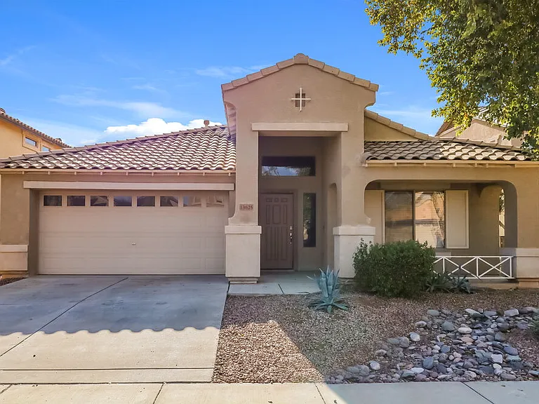 13625 W Lisbon Ln — Photo 1