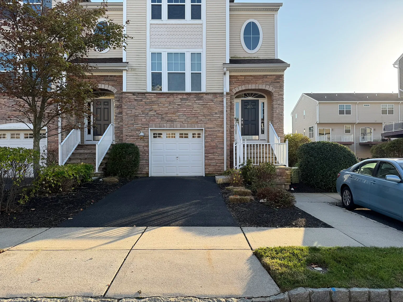 3 bed, 3.5 bath, 2368 sqft, $2,995 — Photo 2