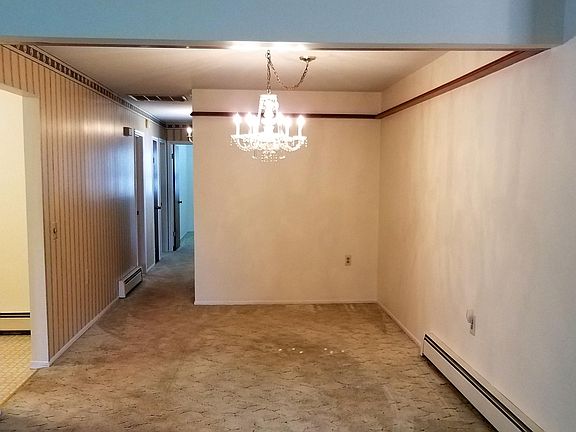 4th image of 83 Paradise Blvd