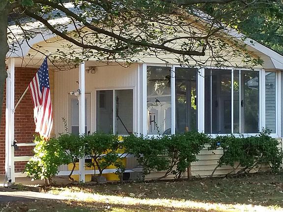 3rd image of 503 White Oak Dr