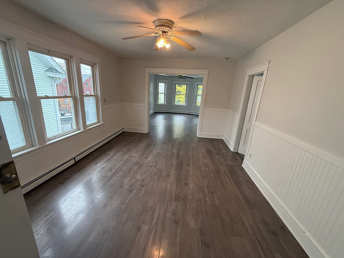 Building Photo - 136 Anthony Ave #3