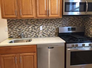 33-52 29th St #2R, Astoria, NY 11106