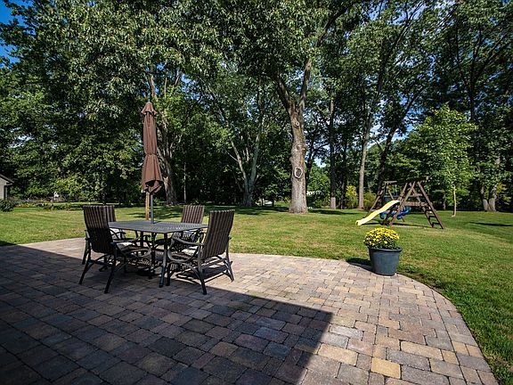 5th image of 2222 Broadmoor Dr