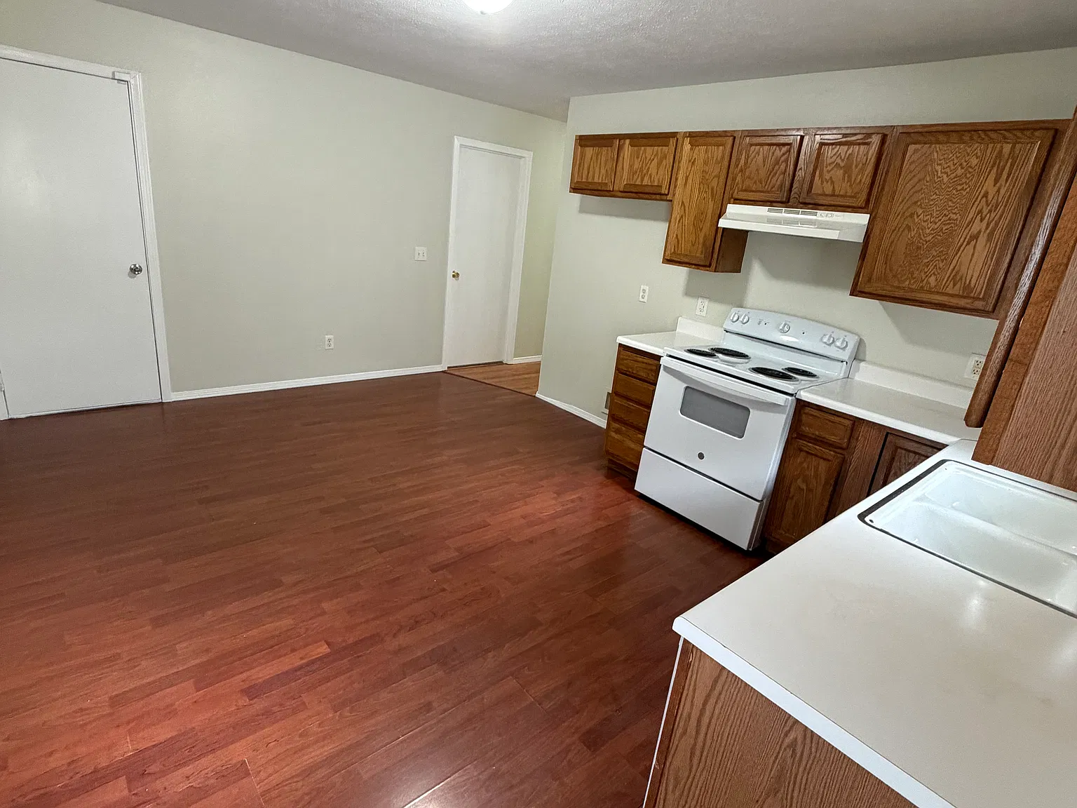 3 bed, 1140 sqft, $1,400 — Photo 4