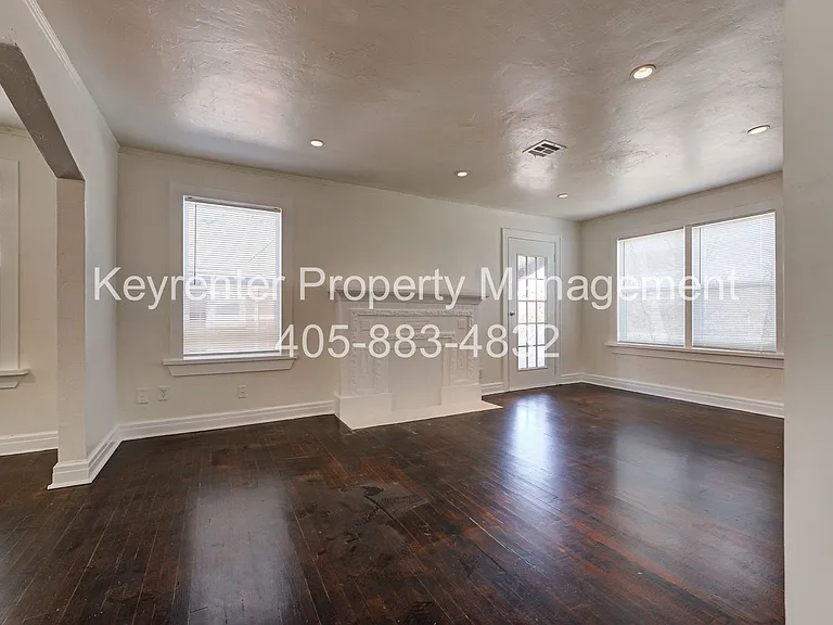 N Gatewood Ave Duplex — Photo 7