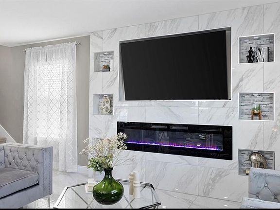 3rd image of 9043 Royal River Cir