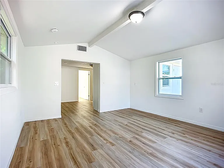 317 Jessica St S — Photo 9