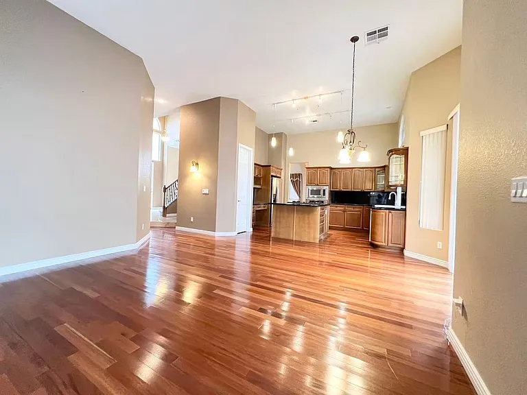 2105 Eaglepath Cir — Photo 7
