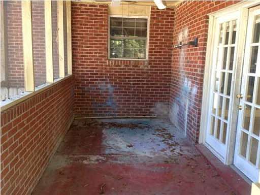 3rd image of 3845 Winona Dr