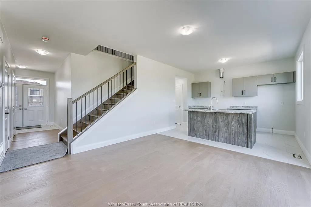 3 bed, 2.5 bath, 1562 sqft, $3,000 — Photo 2
