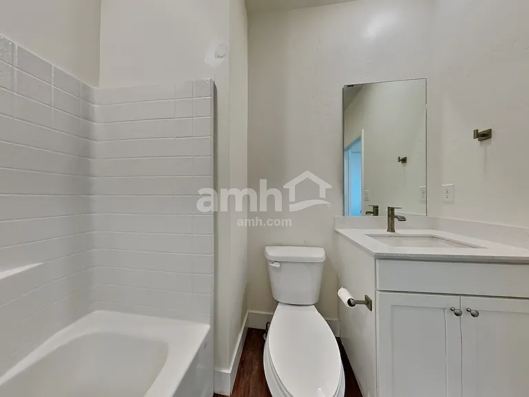 1029 N Barkvine Ave — Photo 15